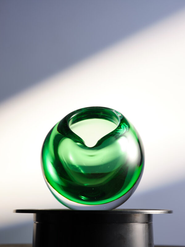 Jolene Bubble Ball Ashtray - Image 3